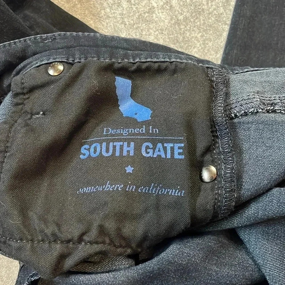 AG The  Farrah Skinny, High Rise Skinny. 26R. Super Soft!! - Picture 10 of 11